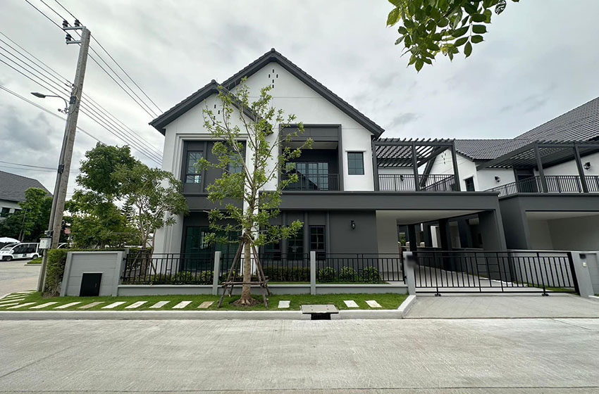 House with Shared Pool in Bangnatrad 